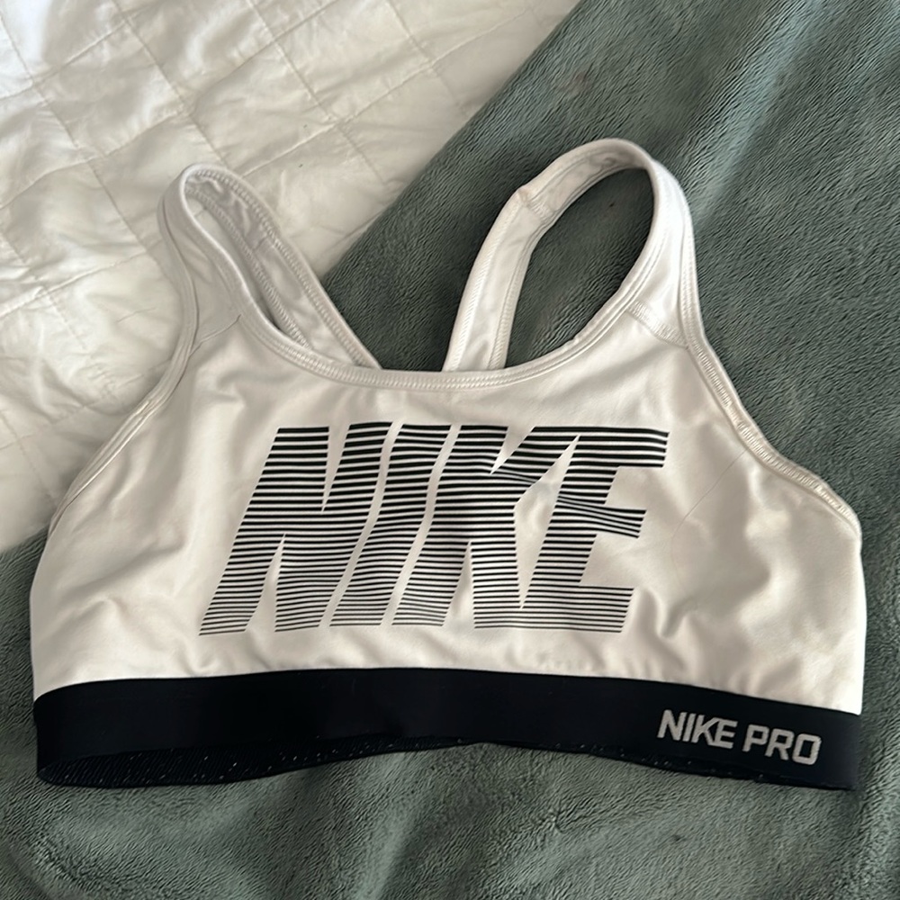 white nike sports bra